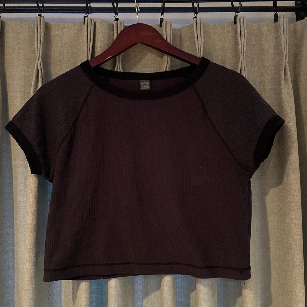 Women's deep grey athletic crop top
